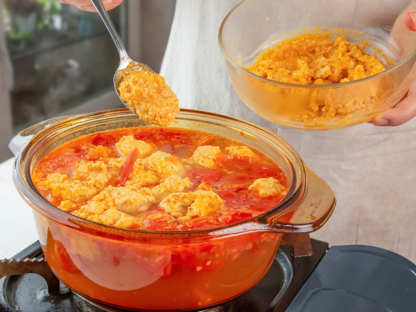 Công thức món lẩu riêu gà “thần thánh” của Vlogger đình đám Helen’s Recipes giúp cân hết mọi cuộc vui cuối năm - Ảnh 1. Công thức món lẩu riêu gà “thần thánh” của Vlogger đình đám Helen’s Recipes giúp cân hết mọi cuộc vui cuối năm - Ảnh 1.