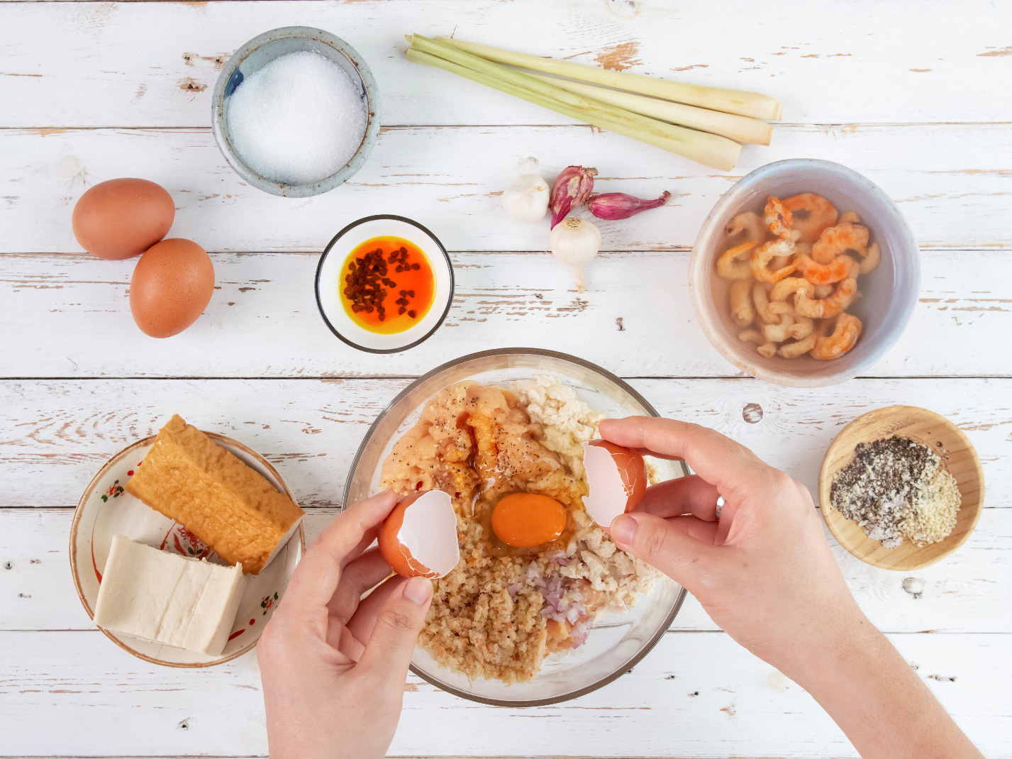 C&ocirc;ng thức m&oacute;n lẩu ri&ecirc;u g&agrave; &ldquo;thần th&aacute;nh&rdquo; của Vlogger đ&igrave;nh đ&aacute;m Helen&rsquo;s Recipes gi&uacute;p c&acirc;n hết mọi cuộc vui cuối năm - Ảnh 4.