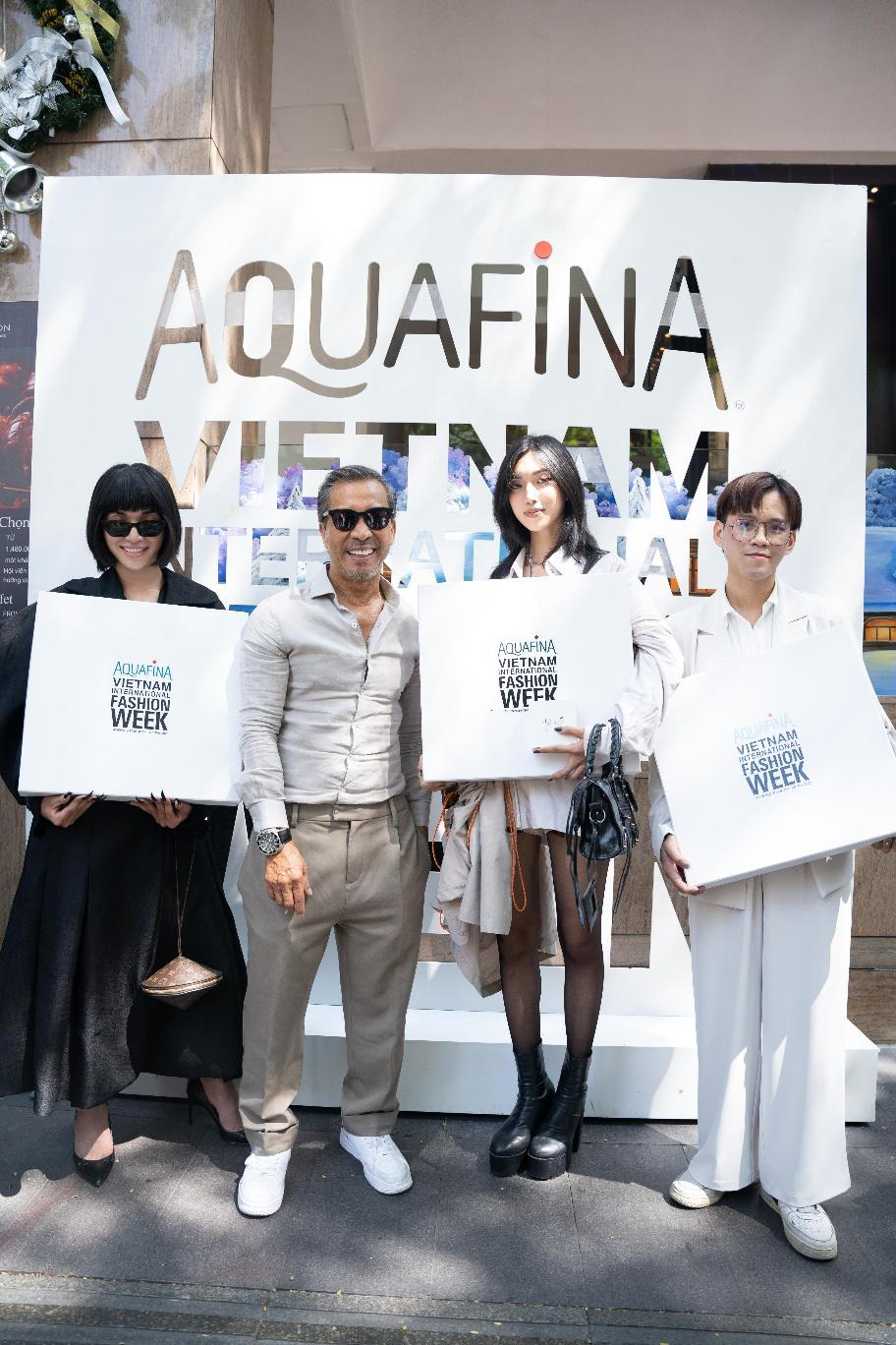 Ngắm Top 3 cuộc thi The Best Street Style của Aquafina Tuần lễ Thời trang Quốc tế Việt Nam 2020! - Ảnh 10. Ngắm Top 3 cuộc thi The Best Street Style của Aquafina Tuần lễ Thời trang Quốc tế Việt Nam 2020! - Ảnh 10.