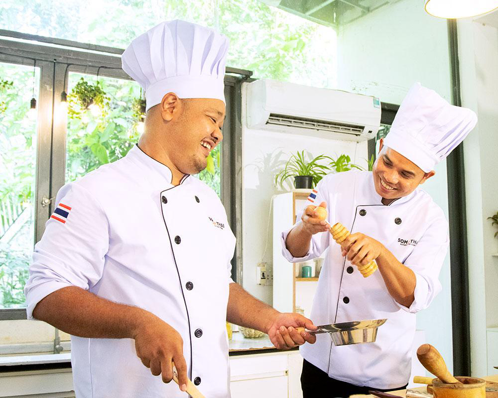 Chạm ngõ phong vị xứ chùa Vàng với 2 đầu bếp Thái Lan dày dặn kinh nghiệm - Ảnh 2.
