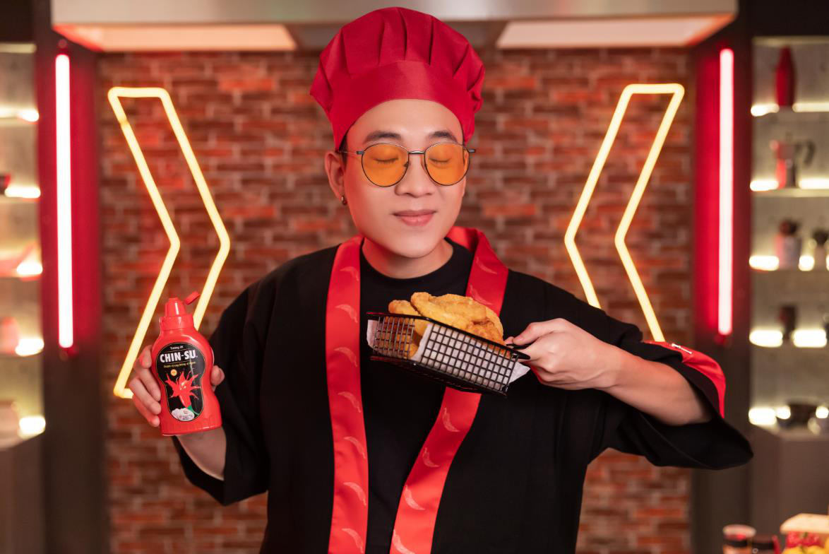 Min cùng JustaTee, Yuno Bigboi mở quán ăn kỳ diệu làm tan biến mọi ưu phiền trong MV mới - Ảnh 3.