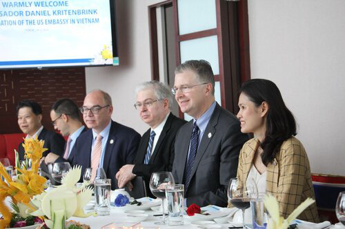 Những điểm nổi bật trong chuyến thăm Vietjet và HDbank của Đại sứ Hoa Kỳ - Ảnh 1.