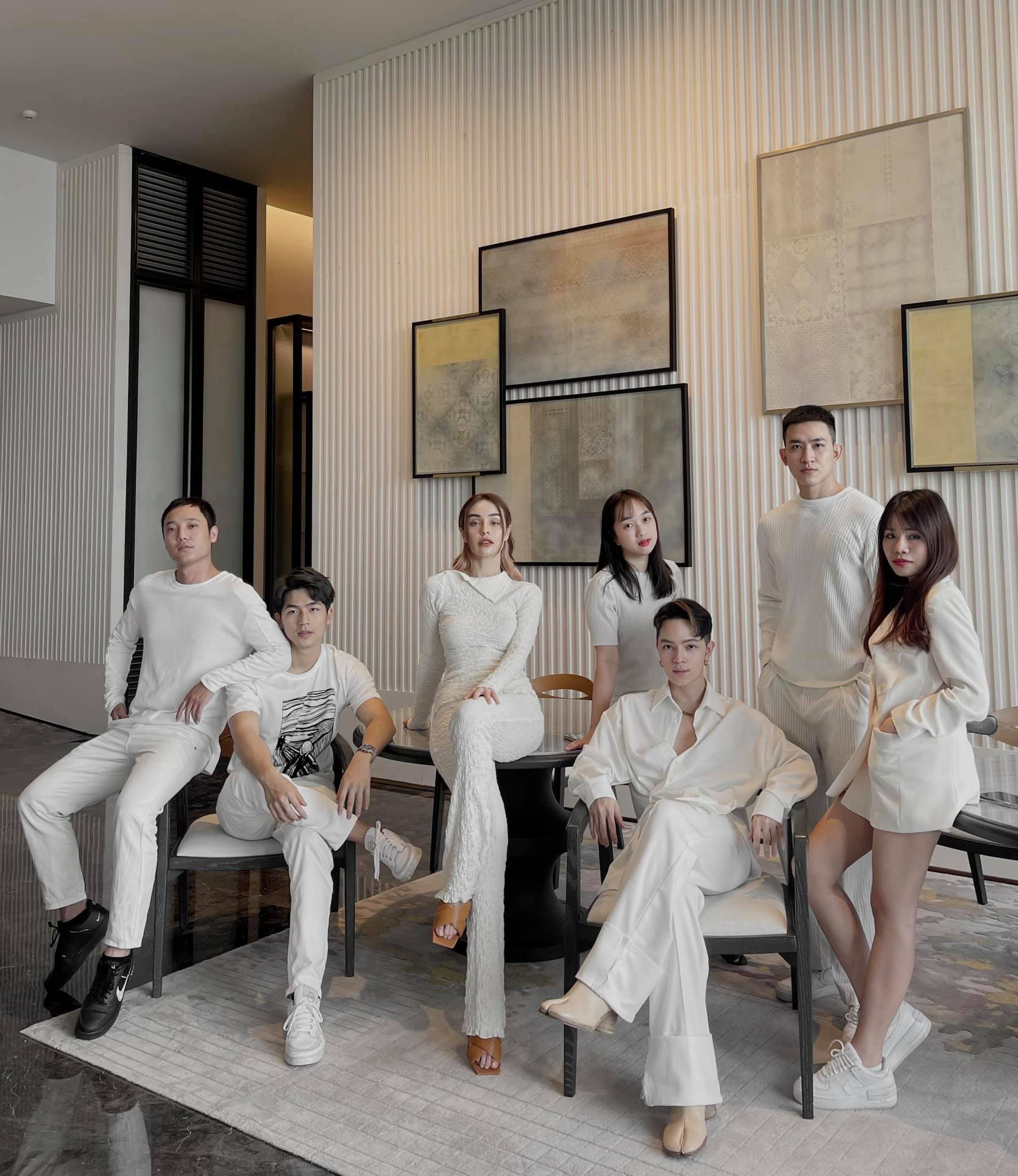 Cùng check-in tại resort sang chảnh bậc nhất Hội An: Kelbin Lei, Hoàng Ku, Monsimi chụp góc nào ảo góc đấy! - Ảnh 1.