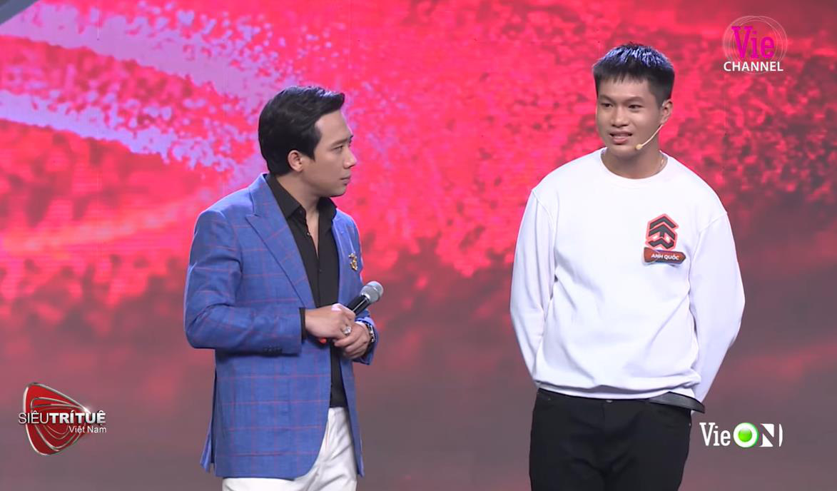 Si&ecirc;u Tr&iacute; Tuệ Việt Nam: Anh Quốc - ch&agrave;ng trai &ldquo;con nh&agrave; người ta&rdquo; xuất sắc chinh phục thử th&aacute;ch kết nối 3 miền đạt độ kh&oacute; cực đại - Ảnh 1.