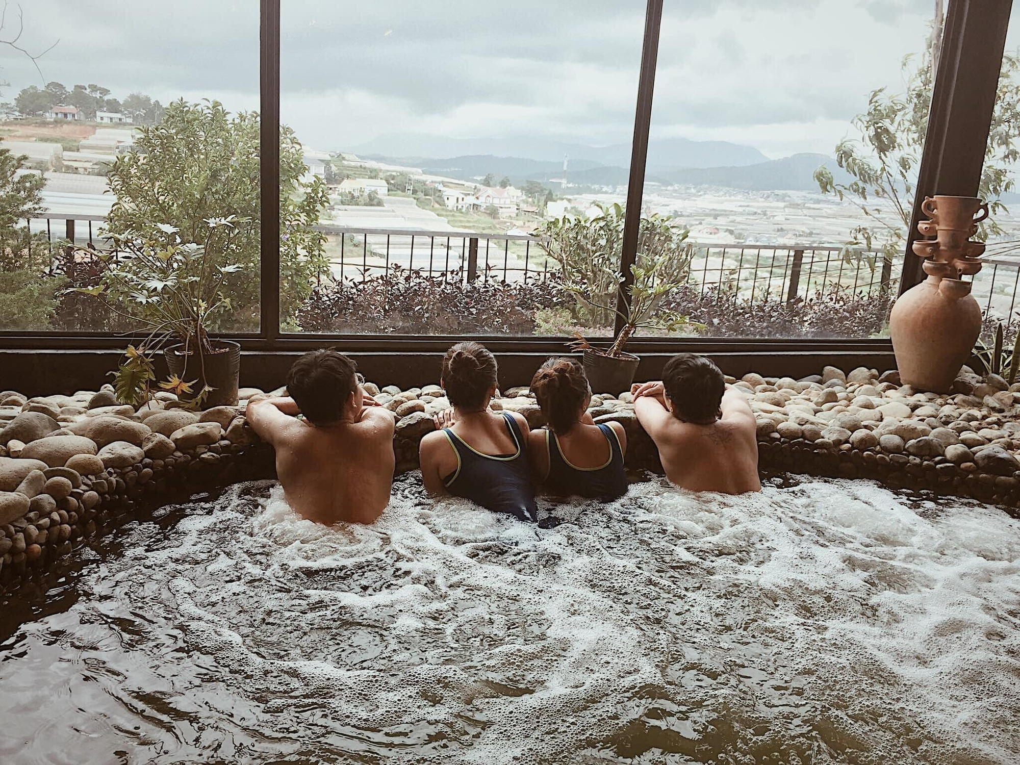 Vừa tắm Onsen vừa ngắm mây trời Đà Lạt, còn gì chill hơn? - Ảnh 1. Vừa tắm Onsen vừa ngắm mây trời Đà Lạt, còn gì chill hơn? - Ảnh 1.