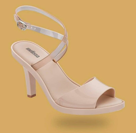Những đôi giày “must-have” dành cho các nàng fashionista dịp cuối năm - Ảnh 2.
