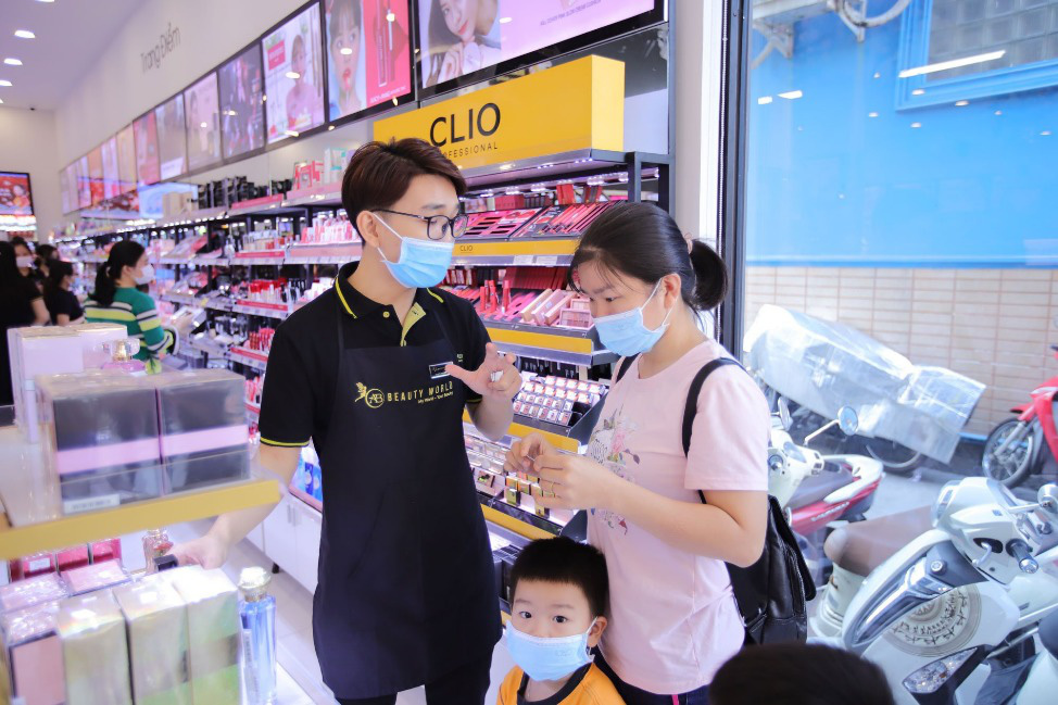 Mỹ phẩm ch&iacute;nh h&atilde;ng gi&aacute; 6.000 đồng đắt như t&ocirc;m tươi tại AB Beauty World chi nh&aacute;nh 6 - Ảnh 8.