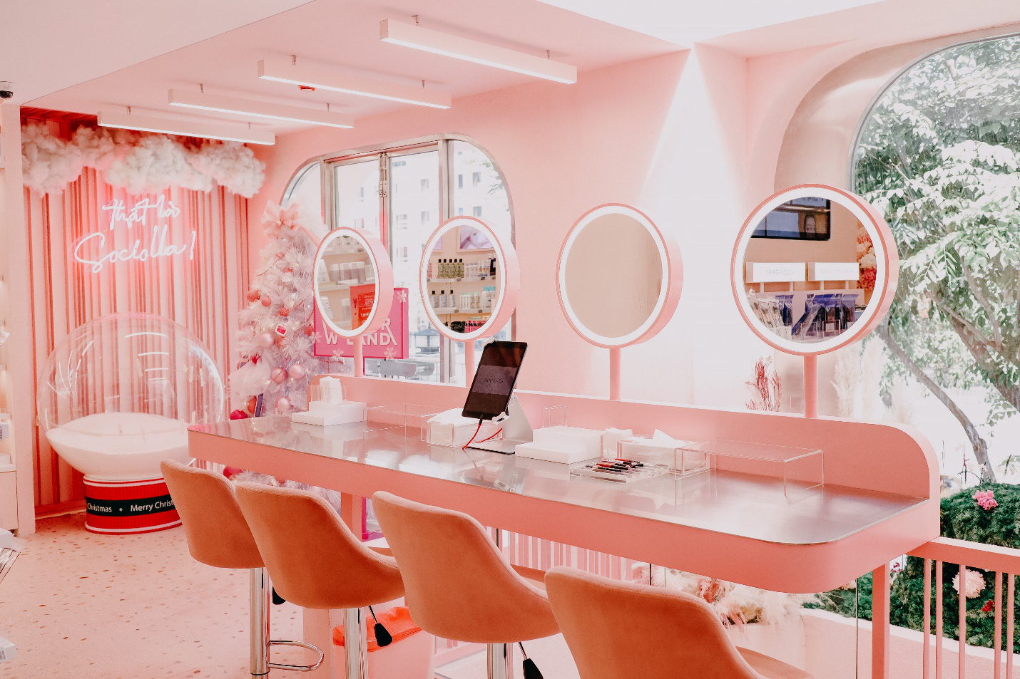 Kh&aacute;m ph&aacute; Santorini hồng ngọt ng&agrave;o tr&ecirc;n phố đi bộ - thi&ecirc;n đường sống ảo mới toanh kh&ocirc;ng thể bỏ qua - Ảnh 5.