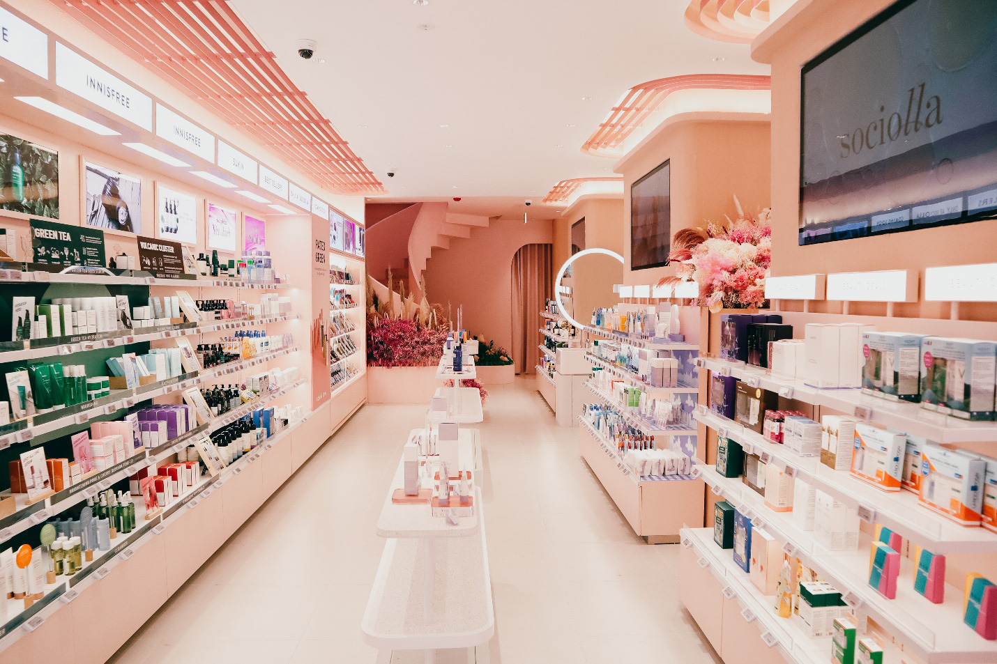 Kh&aacute;m ph&aacute; Santorini hồng ngọt ng&agrave;o tr&ecirc;n phố đi bộ - thi&ecirc;n đường sống ảo mới toanh kh&ocirc;ng thể bỏ qua - Ảnh 7.