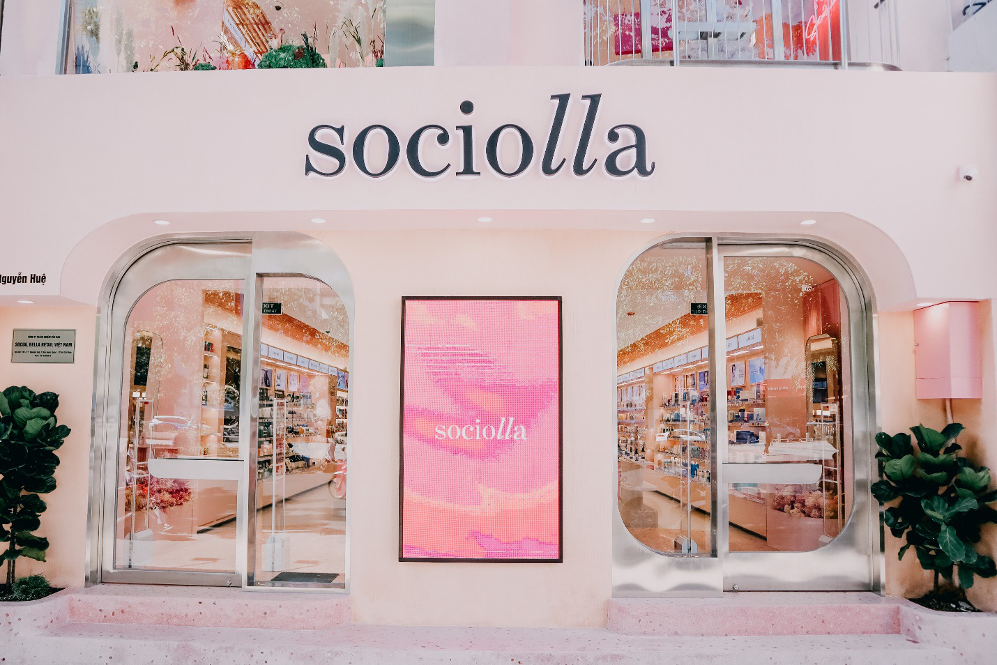 Kh&aacute;m ph&aacute; Santorini hồng ngọt ng&agrave;o tr&ecirc;n phố đi bộ - thi&ecirc;n đường sống ảo mới toanh kh&ocirc;ng thể bỏ qua - Ảnh 10.