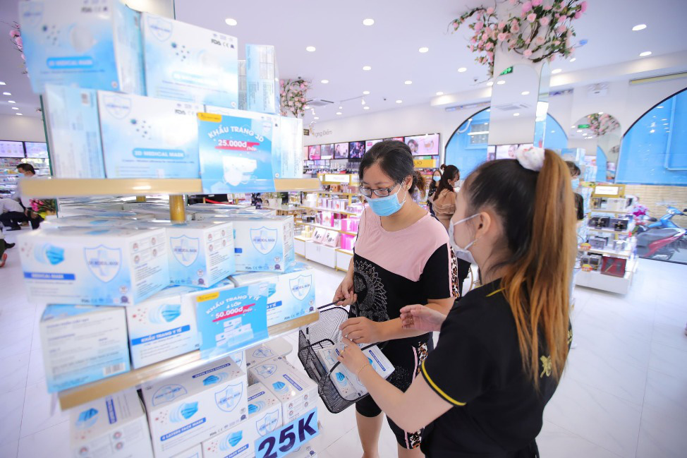 Mỹ phẩm ch&iacute;nh h&atilde;ng gi&aacute; 6.000 đồng đắt như t&ocirc;m tươi tại AB Beauty World chi nh&aacute;nh 6 - Ảnh 6.