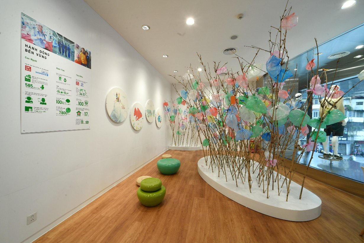 UNIQLO Vincom Phạm Ngọc Thạch “đốn tim” giới trẻ với loạt góc check-in cực chất - Ảnh 8.