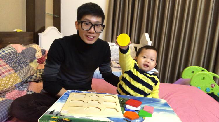 Trường học cho nghỉ, ông bố MC bày hàng trăm trò sáng tạo để chơi với con ở nhà - Ảnh 2.