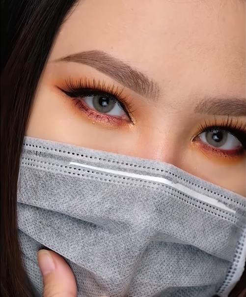 M&ugrave;a dịch Corona giảm t&ocirc; son đ&aacute;nh phấn nhưng đừng qu&ecirc;n kẻ ch&acirc;n m&agrave;y đẹp - Ảnh 6.