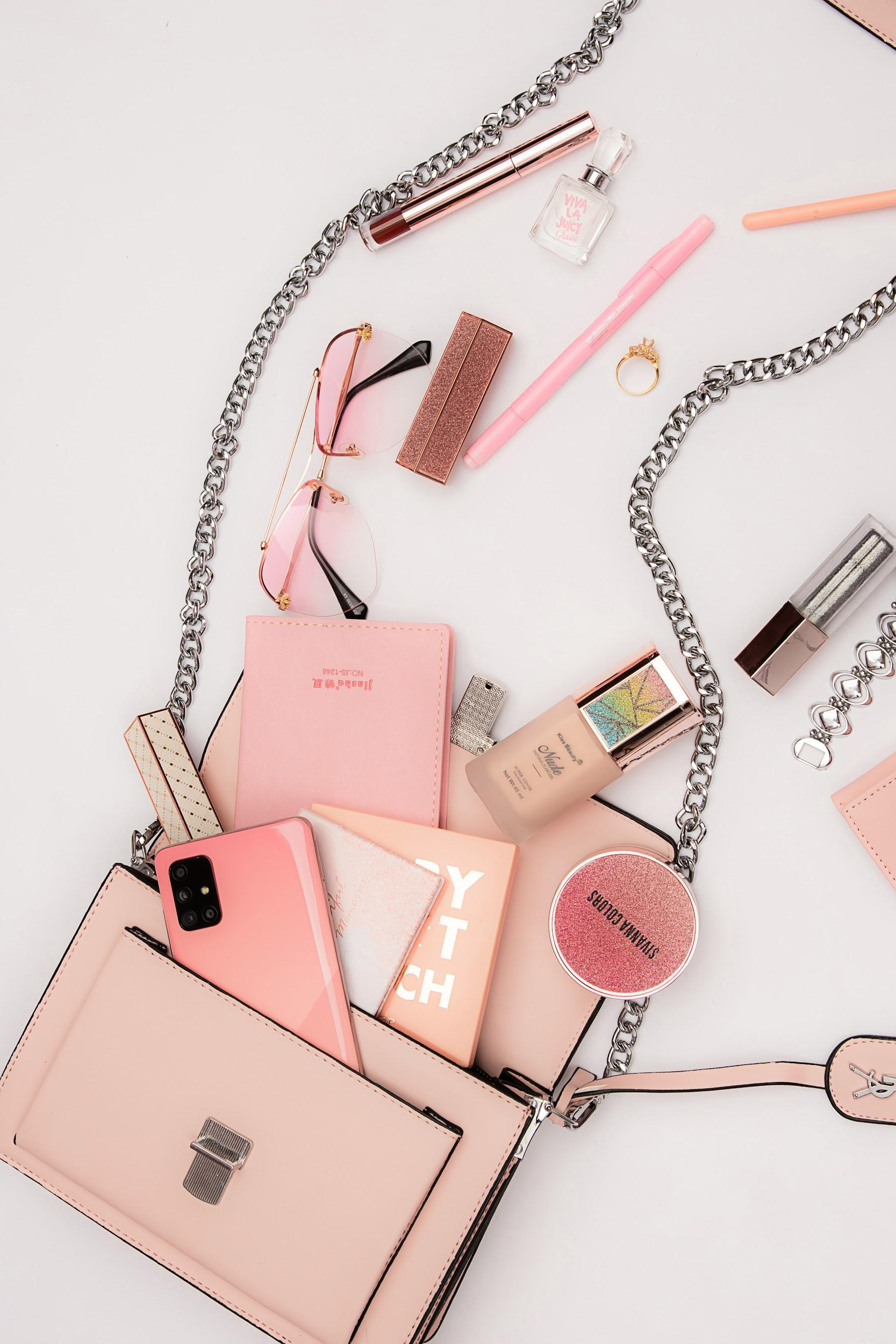 Quanh đi quẩn lại, màu hồng vẫn gam màu chân ái trong tủ đồ của hội chị em - Ảnh 7.