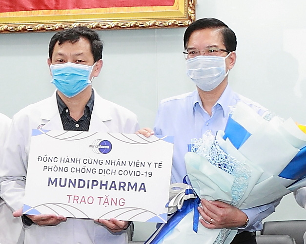 Tặng hàng chục ngàn sản phẩm BETADINE® cho hơn 70 bệnh viện, Mundipharma cùng cộng đồng chống dịch - Ảnh 4.