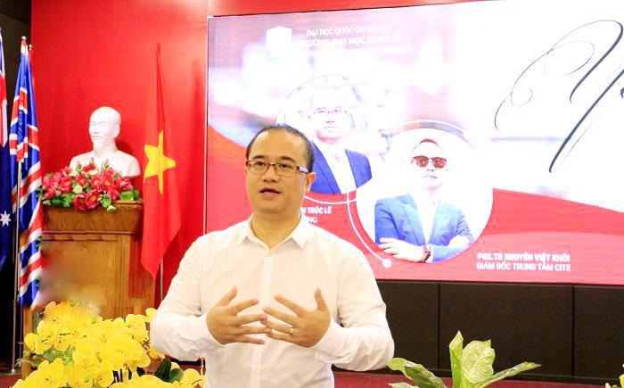 “Yêu và được yêu - khoá học “lạ đời, thầy và 500 trò hào hứng bàn luận về chữ “yêu - Ảnh 2. “Yêu và được yêu - khoá học “lạ đời, thầy và 500 trò hào hứng bàn luận về chữ “yêu - Ảnh 2.