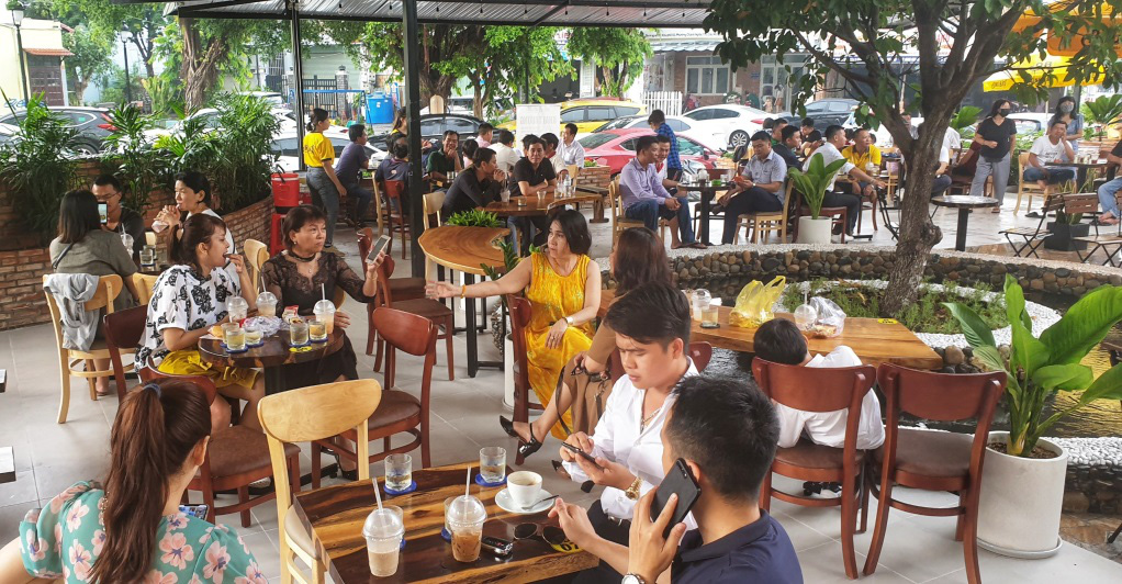Qu&aacute;n cafe &Ocirc;ng Bầu tại B&igrave;nh Dương c&oacute; g&igrave; hấp dẫn m&agrave; khiến C&ocirc;ng Phượng đến đ&acirc;y check-in? - Ảnh 3.