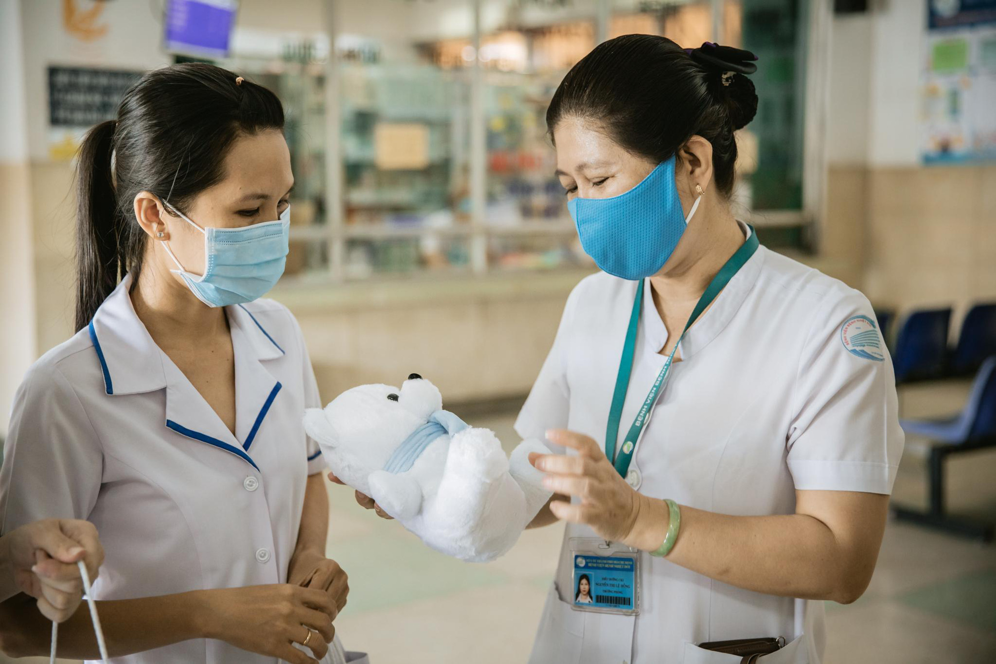 Chuyện chưa kể của những người mẹ tuyến đầu chống dịch từng cả tháng trời “mơ” được ôm con - Ảnh 4. Chuyện chưa kể của những người mẹ tuyến đầu chống dịch từng cả tháng trời “mơ” được ôm con - Ảnh 4.