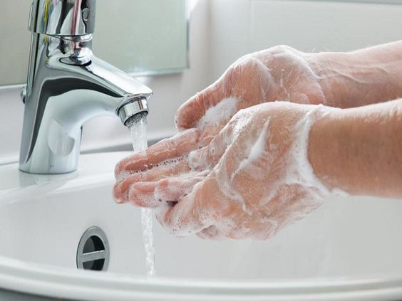 Dừng ngay 5 thói quen khi rửa mặt nếu không muốn da nhanh “xập xệ” - Ảnh 1.