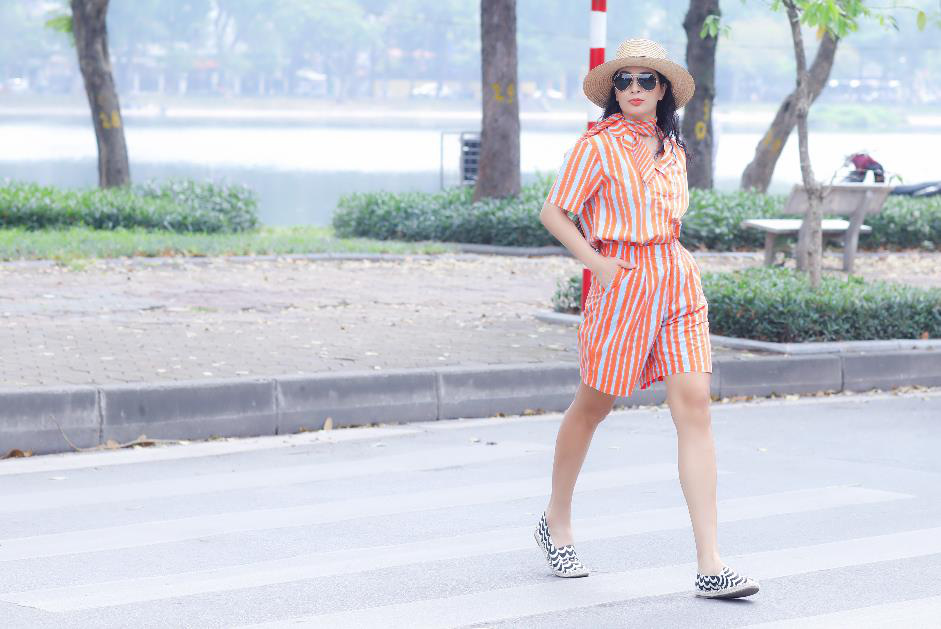 Mê đồ tối giản đến cỡ này thì hè này bạn cũng sẽ “đổ gục” trước những item họa tiết rực rỡ trong BST của UNIQLO - Ảnh 4.