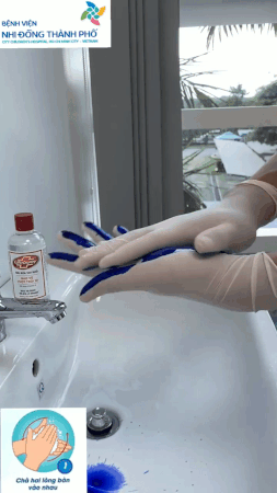 Không chỉ trẻ nhỏ, người lớn sau khi xem chùm thí nghiệm đơn giản này sẽ thay đổi suy nghĩ về việc rửa tay với xà phòng - Ảnh 3.