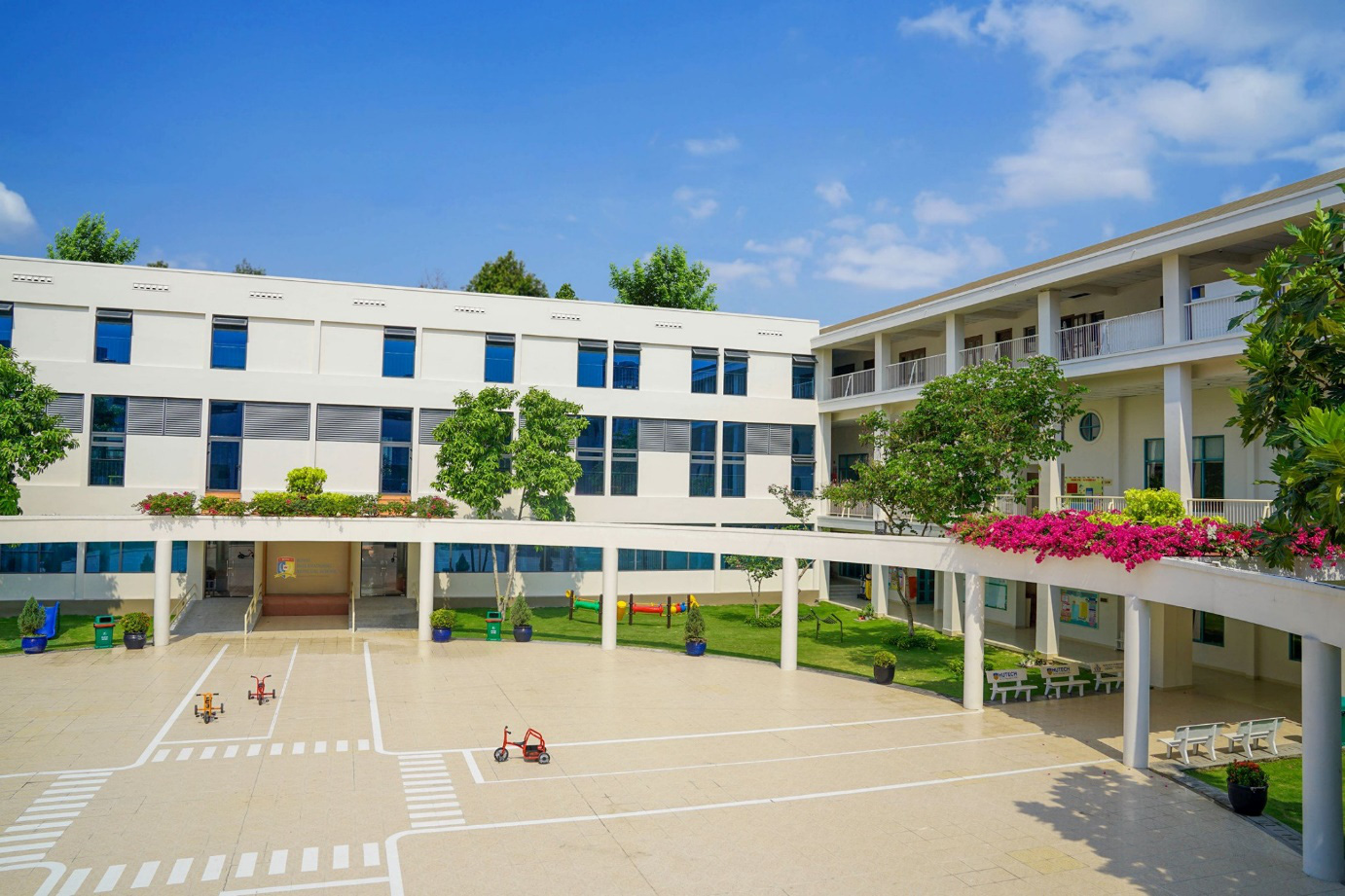 Ngắm không gian học tập siêu xịn và truyền cảm hứng của Royal School - Ảnh 1.