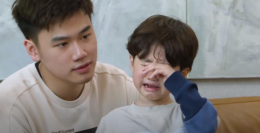 Trang Lou - Tùng Sơn cùng con đối diện với nỗi sợ bác sĩ trong Thử Thách Lớn Khôn - Ảnh 3.