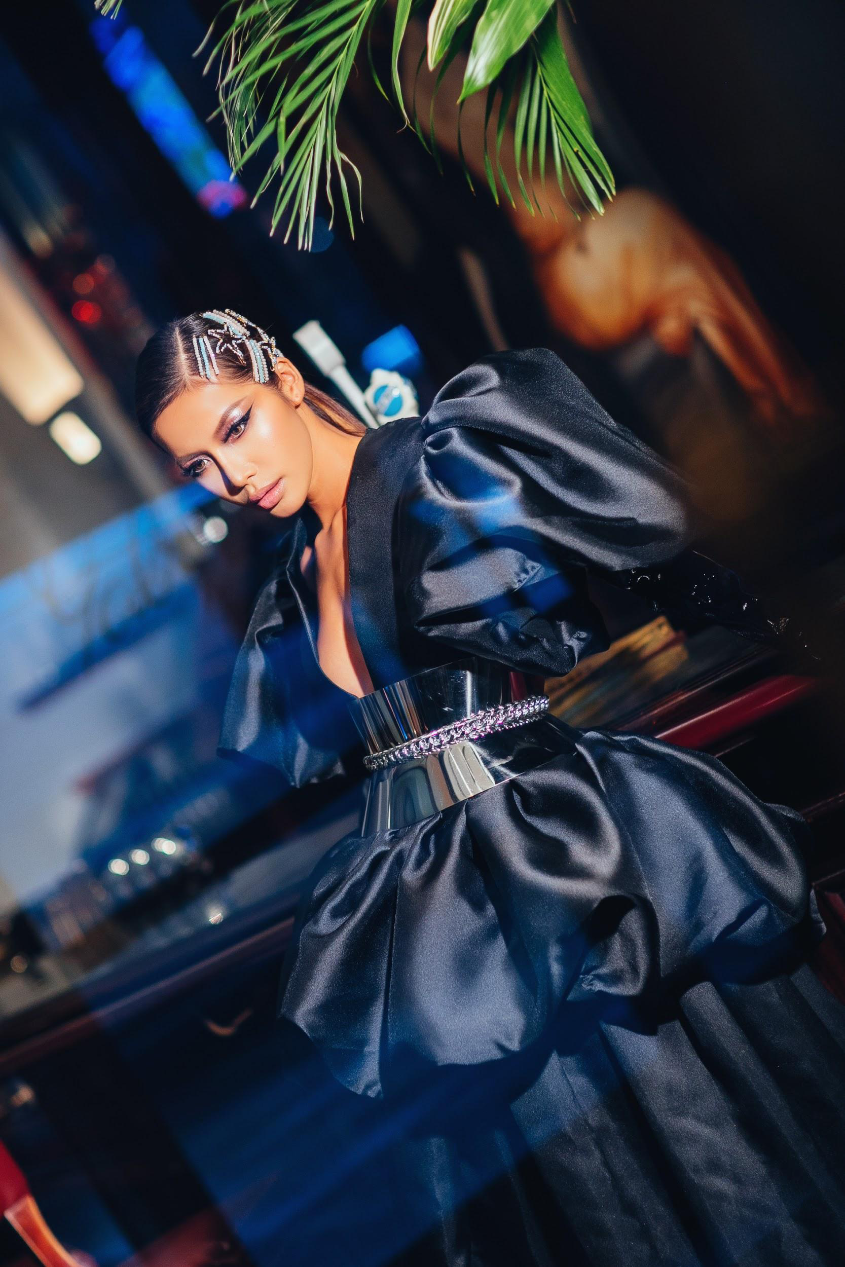 Mãn nhãn với loạt hairstyle đẳng cấp của Minh Tú trong lần tham dự New York Fashion Week Spring/Summer 2020 - Ảnh 2. Mãn nhãn với loạt hairstyle đẳng cấp của Minh Tú trong lần tham dự New York Fashion Week Spring/Summer 2020 - Ảnh 2.