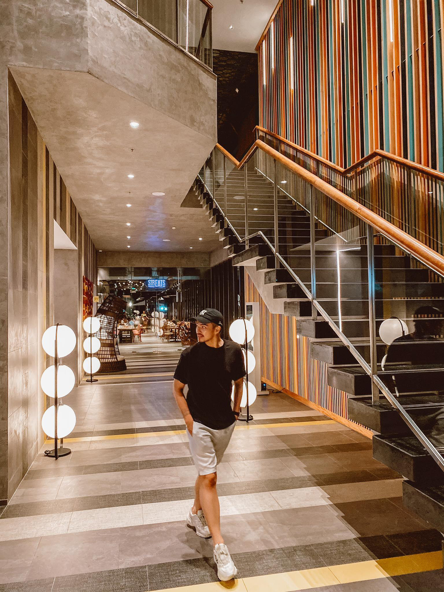 Theo chân travel blogger Lý Thành Cơ khám phá khách sạn mới toanh tại Vũng Tàu - Ảnh 7.