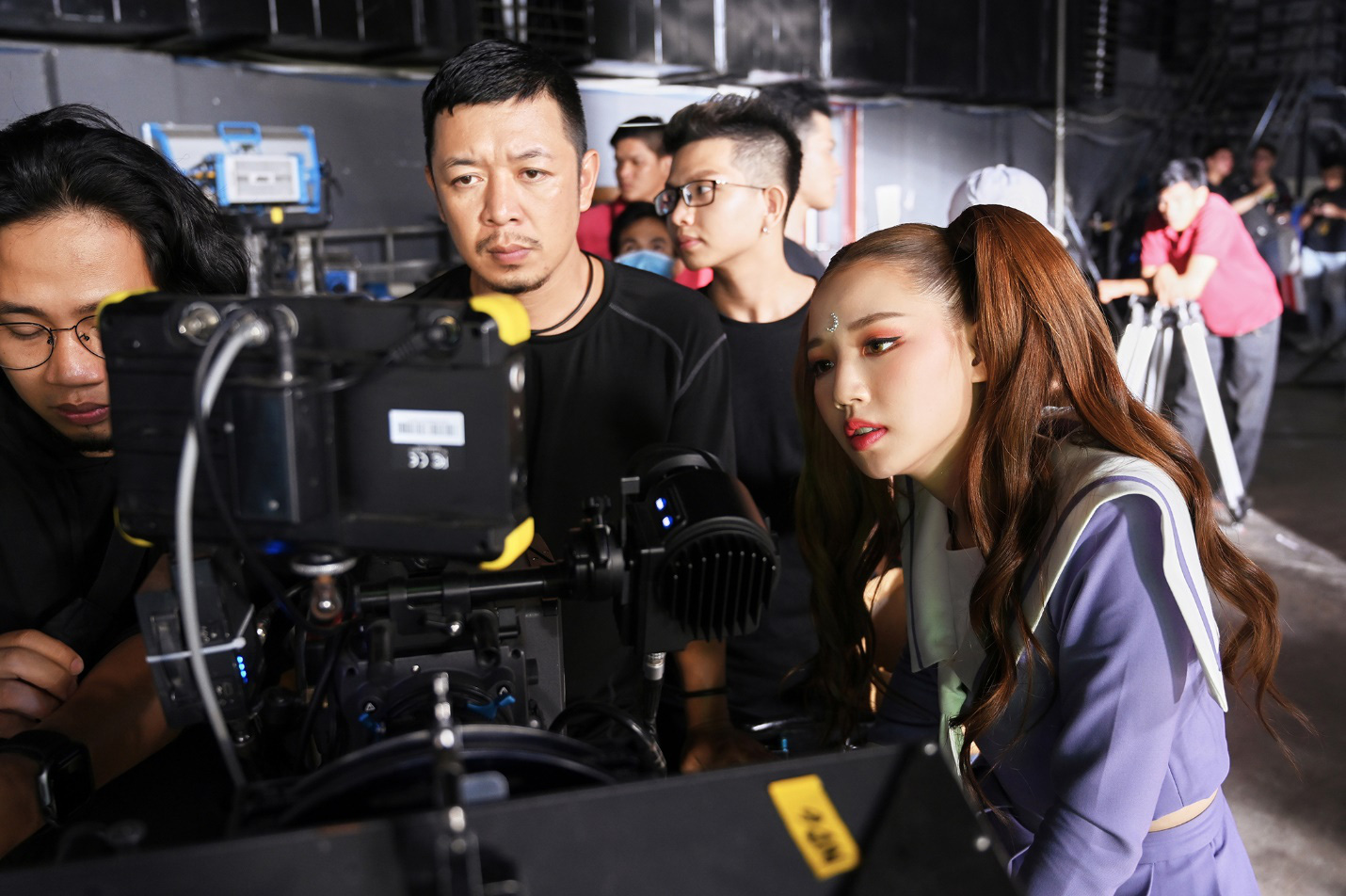 Amee xinh bá đạo trong hậu trường MV Yêu Thì Yêu Không Yêu Thì Yêu - Ảnh 7. Amee xinh bá đạo trong hậu trường MV Yêu Thì Yêu Không Yêu Thì Yêu - Ảnh 7.