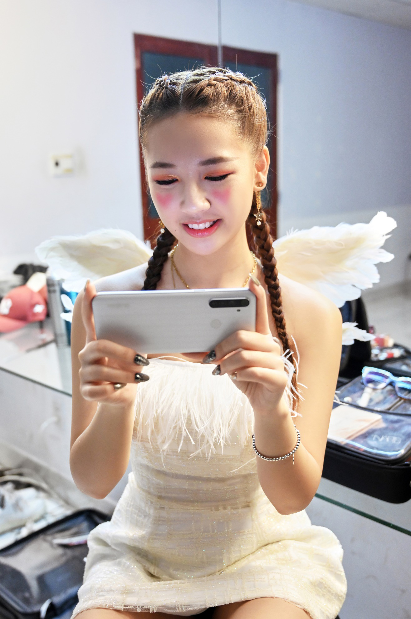 Amee xinh bá đạo trong hậu trường MV Yêu Thì Yêu Không Yêu Thì Yêu - Ảnh 10. Amee xinh bá đạo trong hậu trường MV Yêu Thì Yêu Không Yêu Thì Yêu - Ảnh 10.