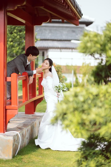Ngất ngây bộ ảnh cưới đẹp như mơ tại vườn Nhật Bản Vinhomes Smart City - Ảnh 9.