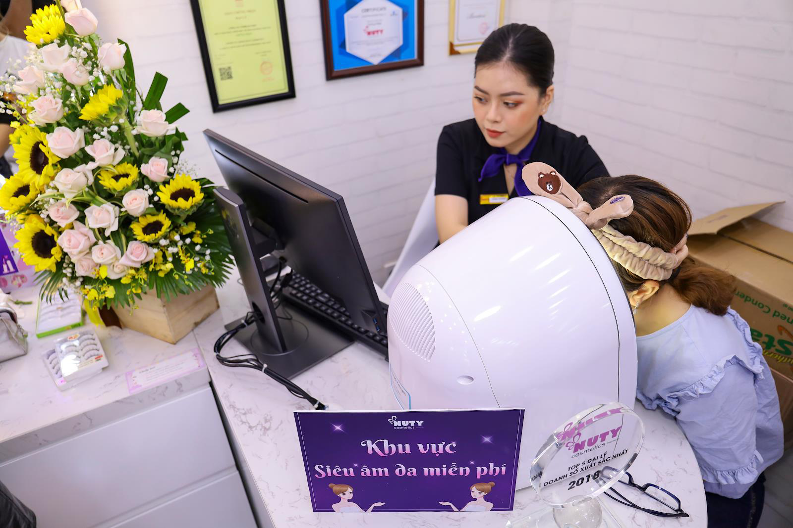 Chuỗi phân phối mỹ phẩm “tím lịm tìm sim” gây ấn tượng tín đồ làm đẹp - Ảnh 8.