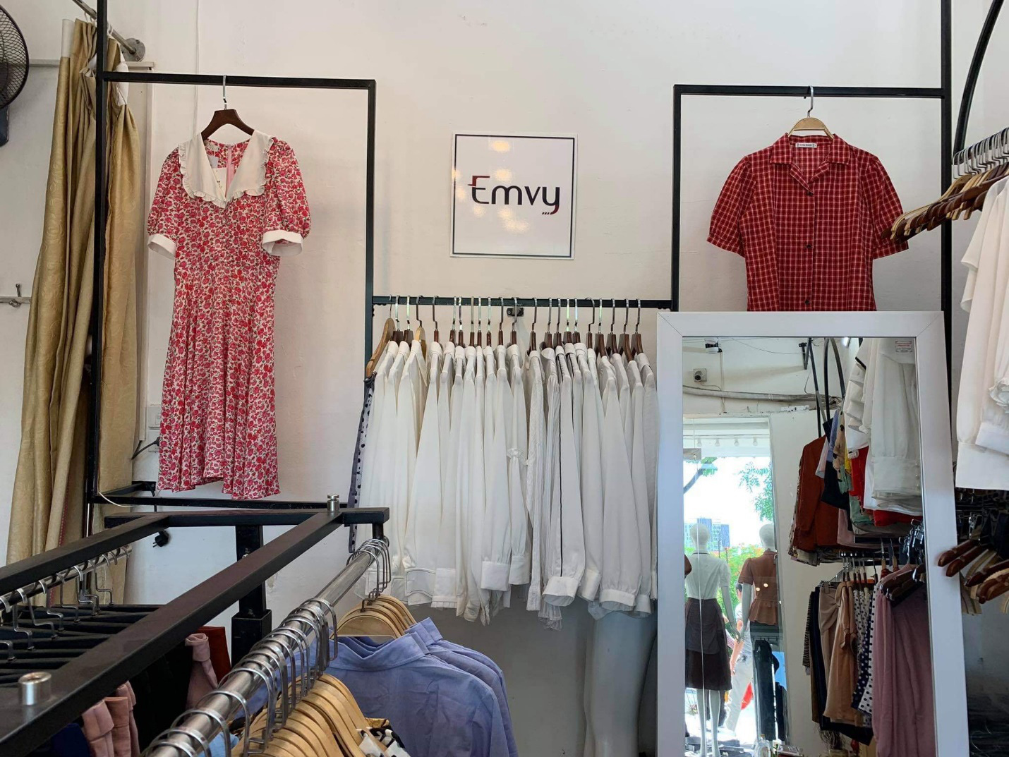 Emvy Fashion: Mang đến vẻ đẹp khác biệt và cuốn hút cho phái đẹp - Ảnh 2. Emvy Fashion: Mang đến vẻ đẹp khác biệt và cuốn hút cho phái đẹp - Ảnh 2.