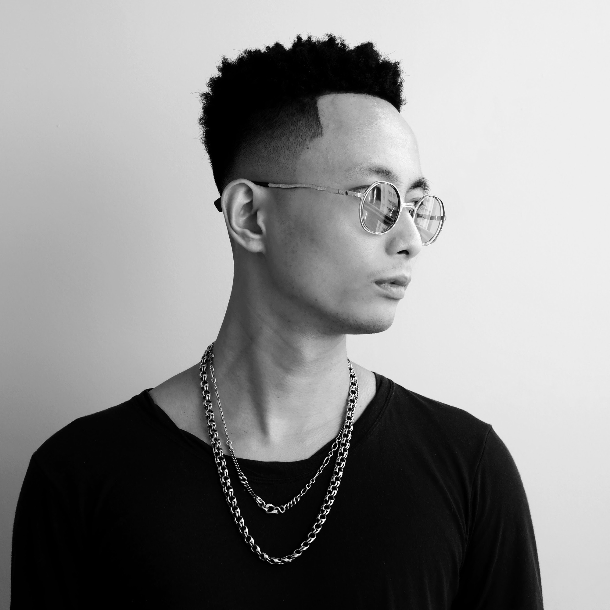 Nhân tố X bí ẩn trong MV mới của Chillies là ai mà được dân tình tấm tắc khen mấy ngày vừa qua thế? - Ảnh 2.