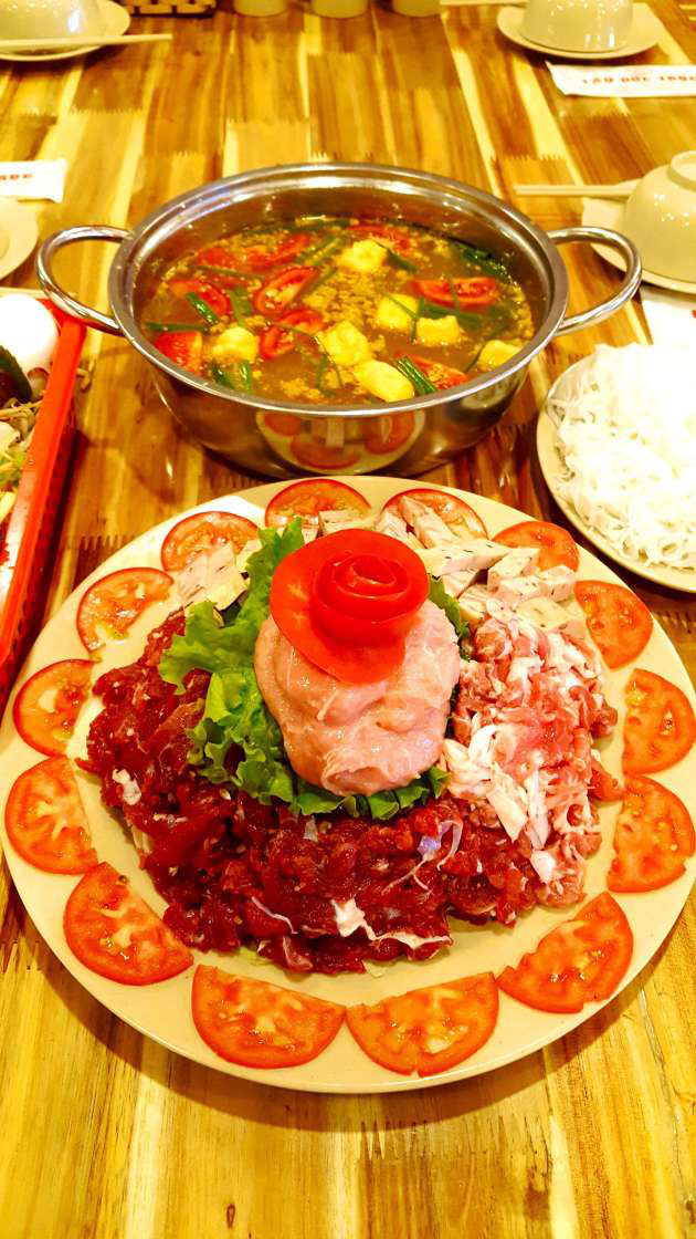 Đi tìm lí do Lẩu Đức Trọc trở thành địa điểm ăn uống hàng đầu cho dân văn phòng? - Ảnh 2.