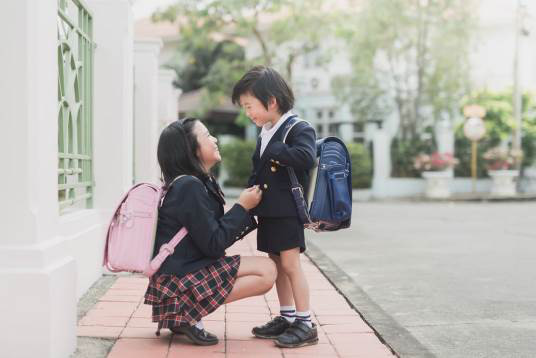 Nhà gần trường giúp trẻ học cách tự lập như cách mẹ Nhật dạy con - Ảnh 1.