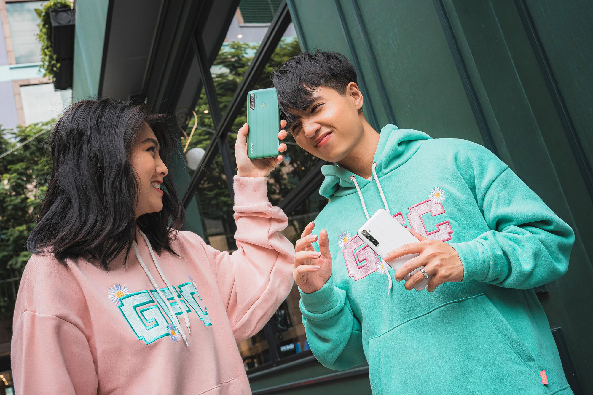 Thế hệ Gen Z: Khẳng định tuyên ngôn phong cách qua smartphone - Ảnh 2. Thế hệ Gen Z: Khẳng định tuyên ngôn phong cách qua smartphone - Ảnh 2.