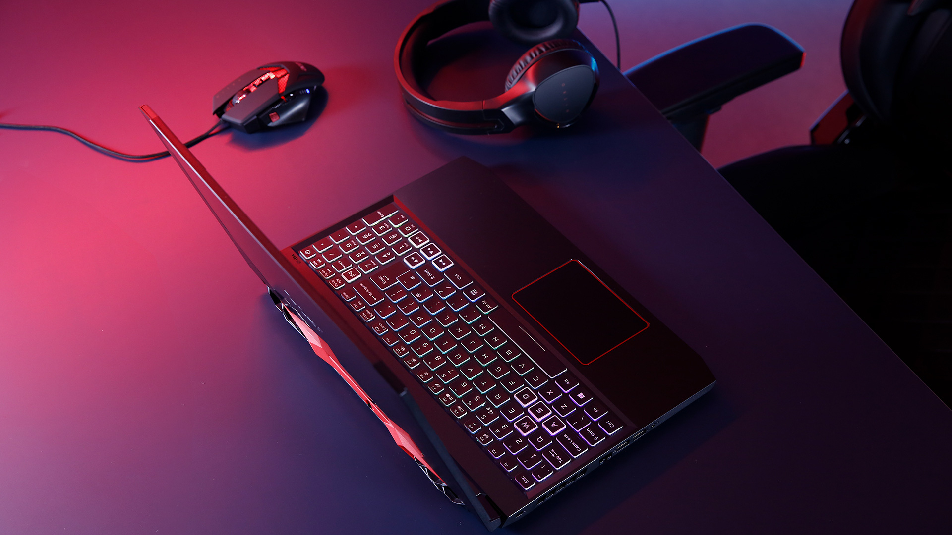 Với Acer Nitro 5 Gaming Laptop, bạn sẽ trải nghiệm được thế giới game một cách hoàn hảo nhất. Với hiệu năng đỉnh cao cùng thiết kế tinh tế, chiếc laptop này sẽ là đối tác hoàn hảo cho các game thủ đích thực.
