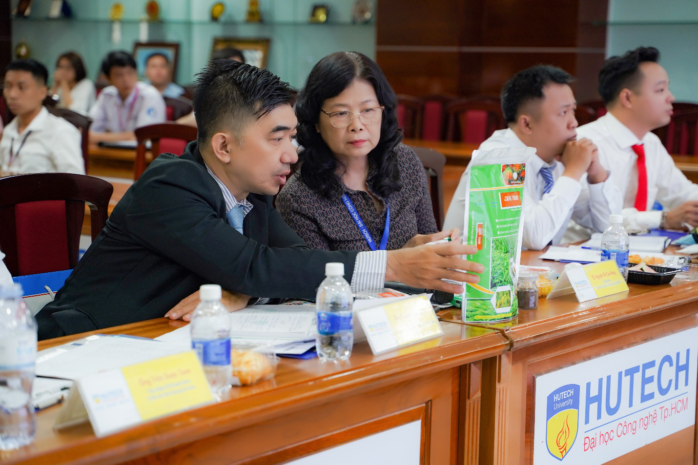 “Quên” giảng đường truyền thống đi, sinh viên hiện đại học theo cách thú vị hơn nhiều - Ảnh 2.