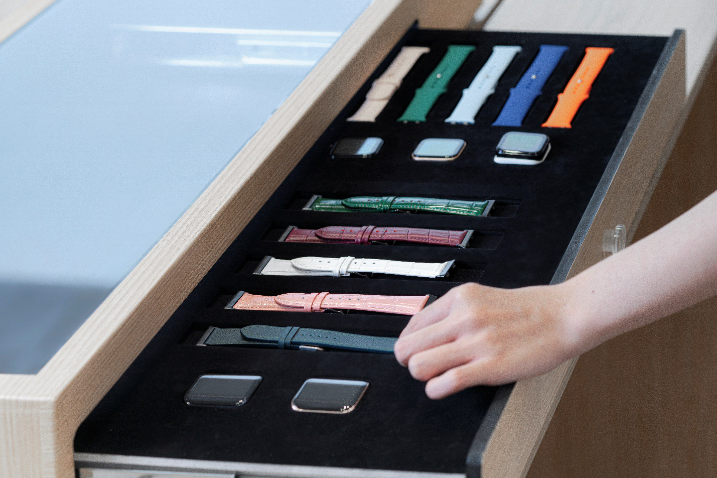 Nâng tầm trải nghiệm OPPO Watch cùng bộ sưu tập dây đeo thời trang ấn tượng tại OPPO Experience Store - Ảnh 3. Nâng tầm trải nghiệm OPPO Watch cùng bộ sưu tập dây đeo thời trang ấn tượng tại OPPO Experience Store - Ảnh 3.
