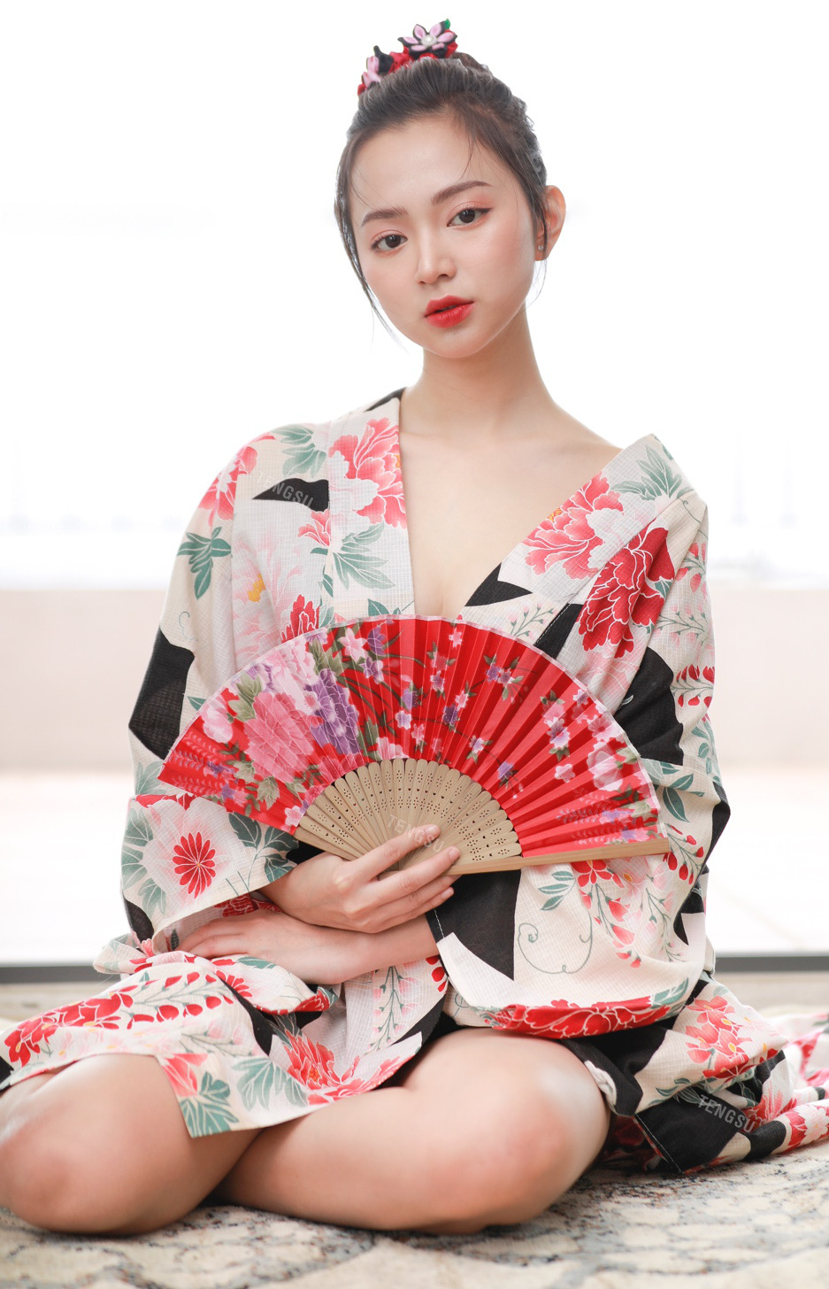 Bóng hồng streamer sinh năm 1999 lần đầu mặc kimono nóng bỏng, ai nấy đều ngỡ ngàng vì quá xinh - Ảnh 2.