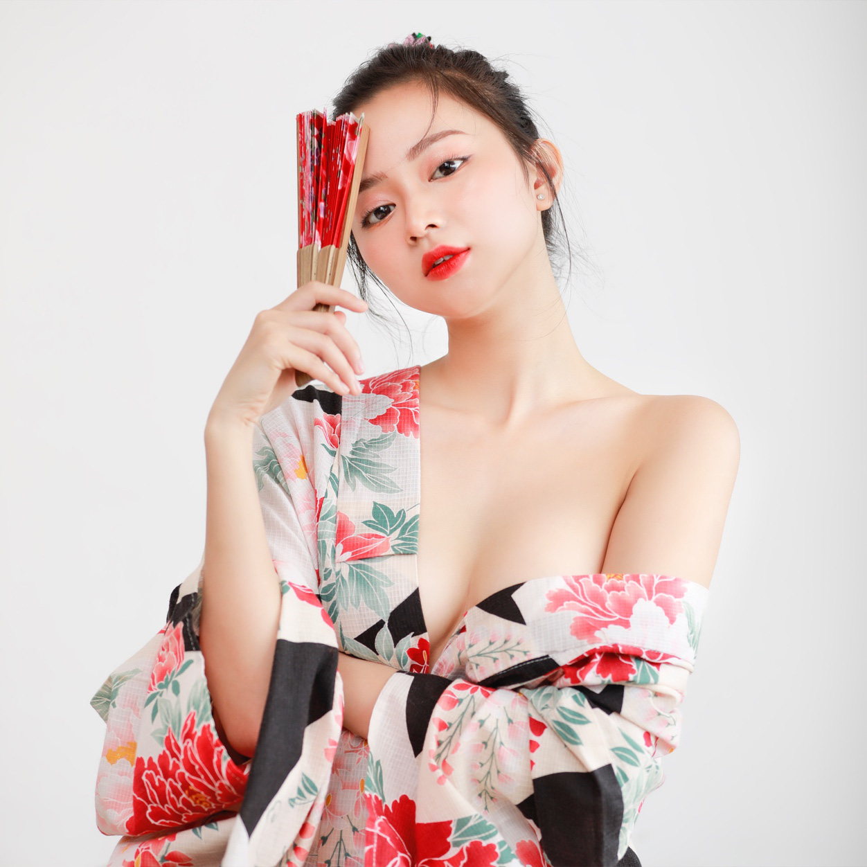 Bóng hồng streamer sinh năm 1999 lần đầu mặc kimono nóng bỏng, ai nấy đều ngỡ ngàng vì quá xinh - Ảnh 3.