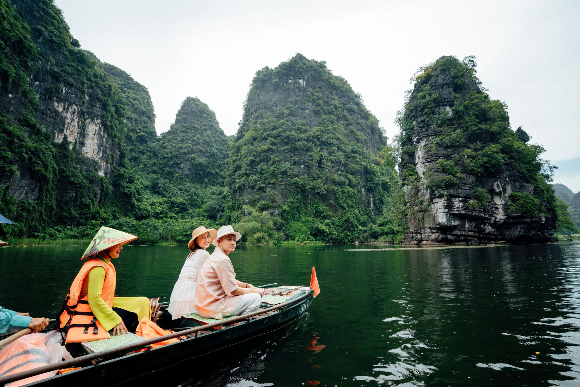 Ngỡ ngàng vẻ đẹp của mảnh đất “địa linh nhân kiệt” qua ống kính của chàng hoàng tử đam mê xê dịch - Ảnh 3.