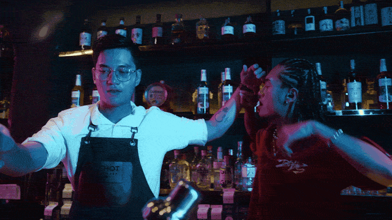 “Mổ xẻ” MV mới nhất của Hydra -  giải mã nghề bartender với đủ chua cay ngọt bùi - Ảnh 2.