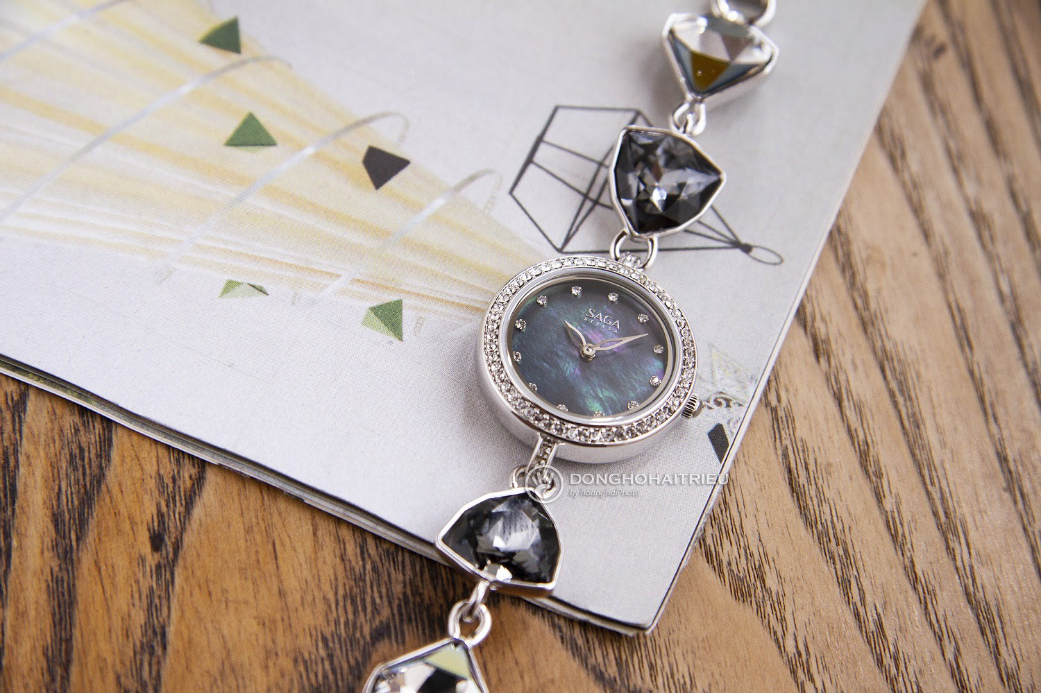 Đồng hồ Saga Charm, sản phẩm làm mê mẩn biết bao cô nàng - Ảnh 5. Đồng hồ Saga Charm, sản phẩm làm mê mẩn biết bao cô nàng - Ảnh 5.