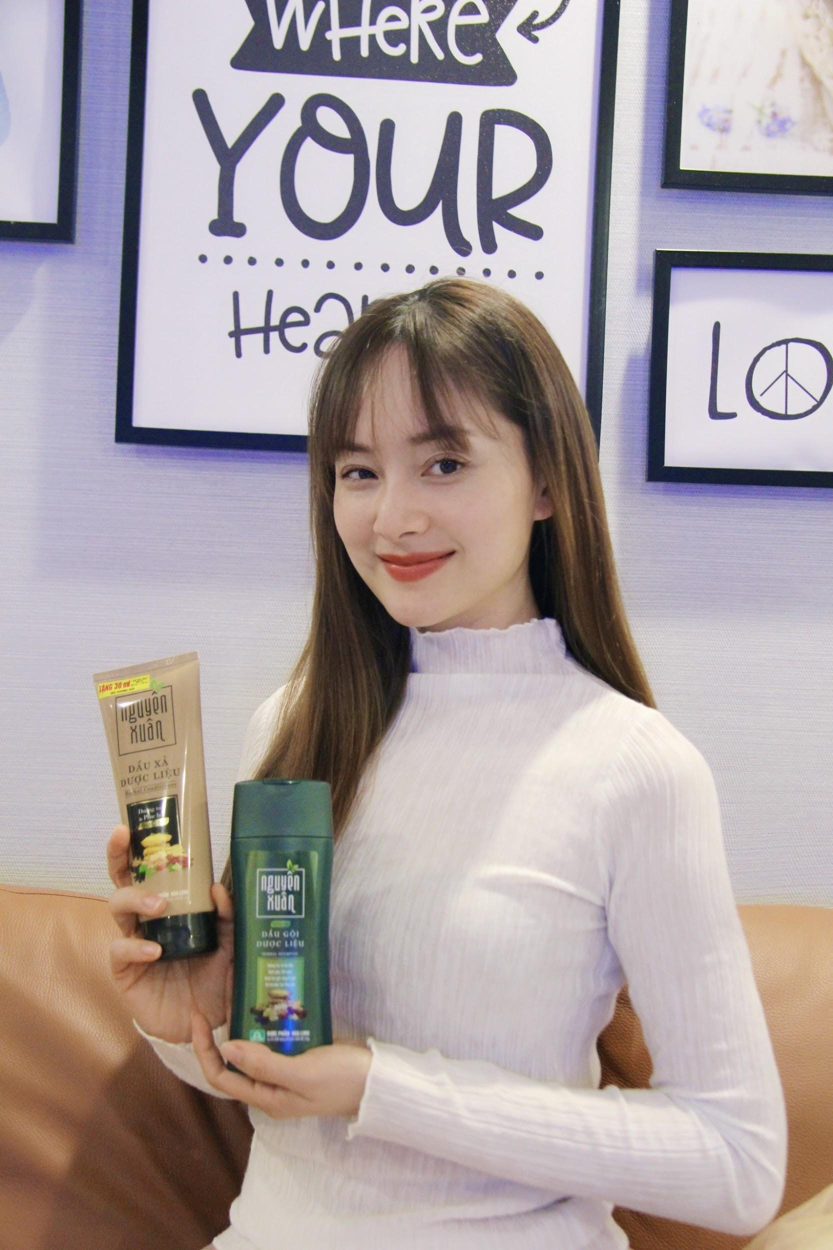 Có gì trong chai dầu gội dược liệu dưỡng tóc chị em coi là “chân ái”? - Ảnh 1. Có gì trong chai dầu gội dược liệu dưỡng tóc chị em coi là “chân ái”? - Ảnh 1.