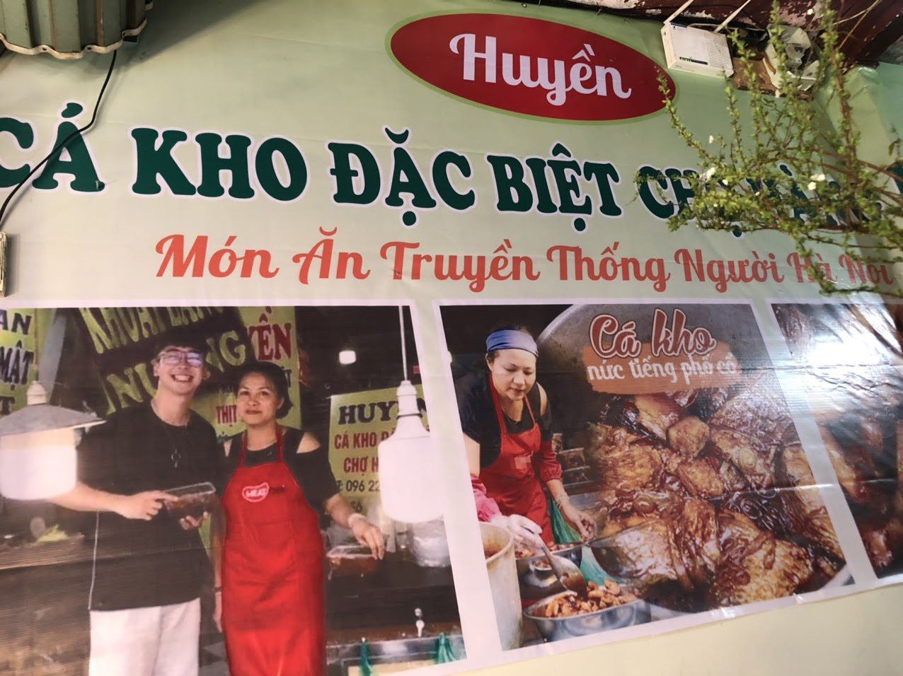 Tết này ăn gì? “Soi” review của loạt food blogger phát hiện món cá kho phố cổ ngon đình đám, nấu 300kg/ngày cũng bán hết veo - Ảnh 1. Tết này ăn gì? “Soi” review của loạt food blogger phát hiện món cá kho phố cổ ngon đình đám, nấu 300kg/ngày cũng bán hết veo - Ảnh 1.