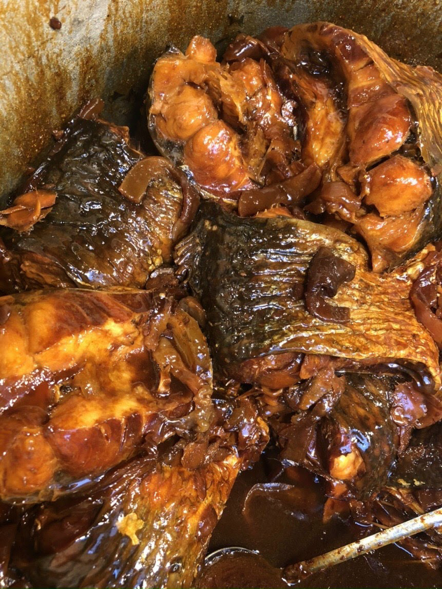 Tết này ăn gì? “Soi” review của loạt food blogger phát hiện món cá kho phố cổ ngon đình đám, nấu 300kg/ngày cũng bán hết veo - Ảnh 4. Tết này ăn gì? “Soi” review của loạt food blogger phát hiện món cá kho phố cổ ngon đình đám, nấu 300kg/ngày cũng bán hết veo - Ảnh 4.